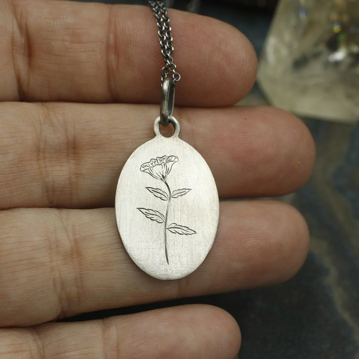 Gravée Oval Linen Poppy Pendant 2.jpg