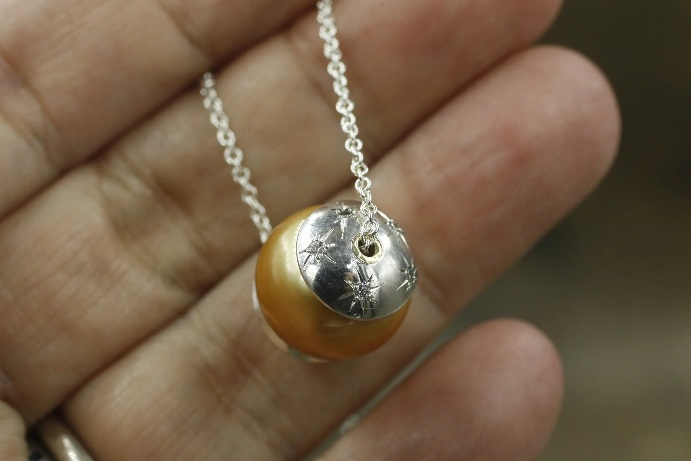 Gravée Princess Leia Golden South Sea Pearl and Diamond Necklace 7.jpg