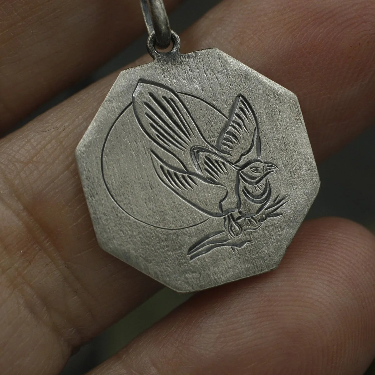 Gravée Octogon Linen Texture Nightingale Bird Pendant 4.jpg