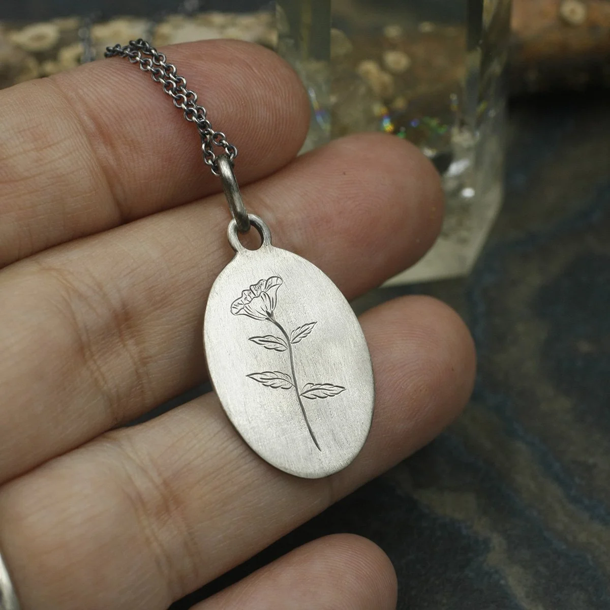 Gravée Oval Linen Poppy Pendant 3.jpg