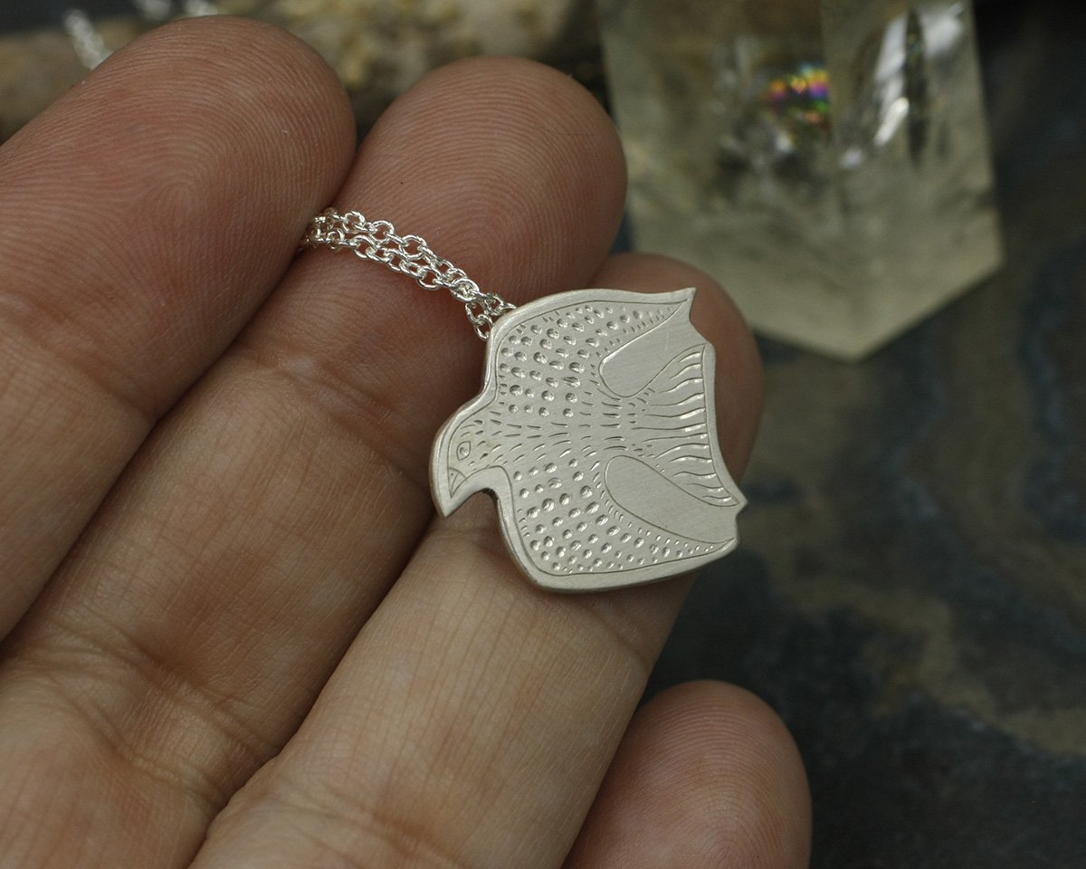 Gravée Folk Art Style Scoop Bird Mini Pendant.jpg