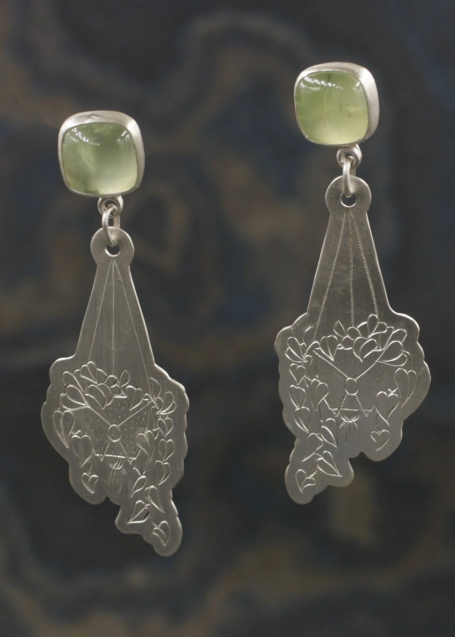 Gravée Hanging Plant Philadendron with Prehnite earrings  1.jpg