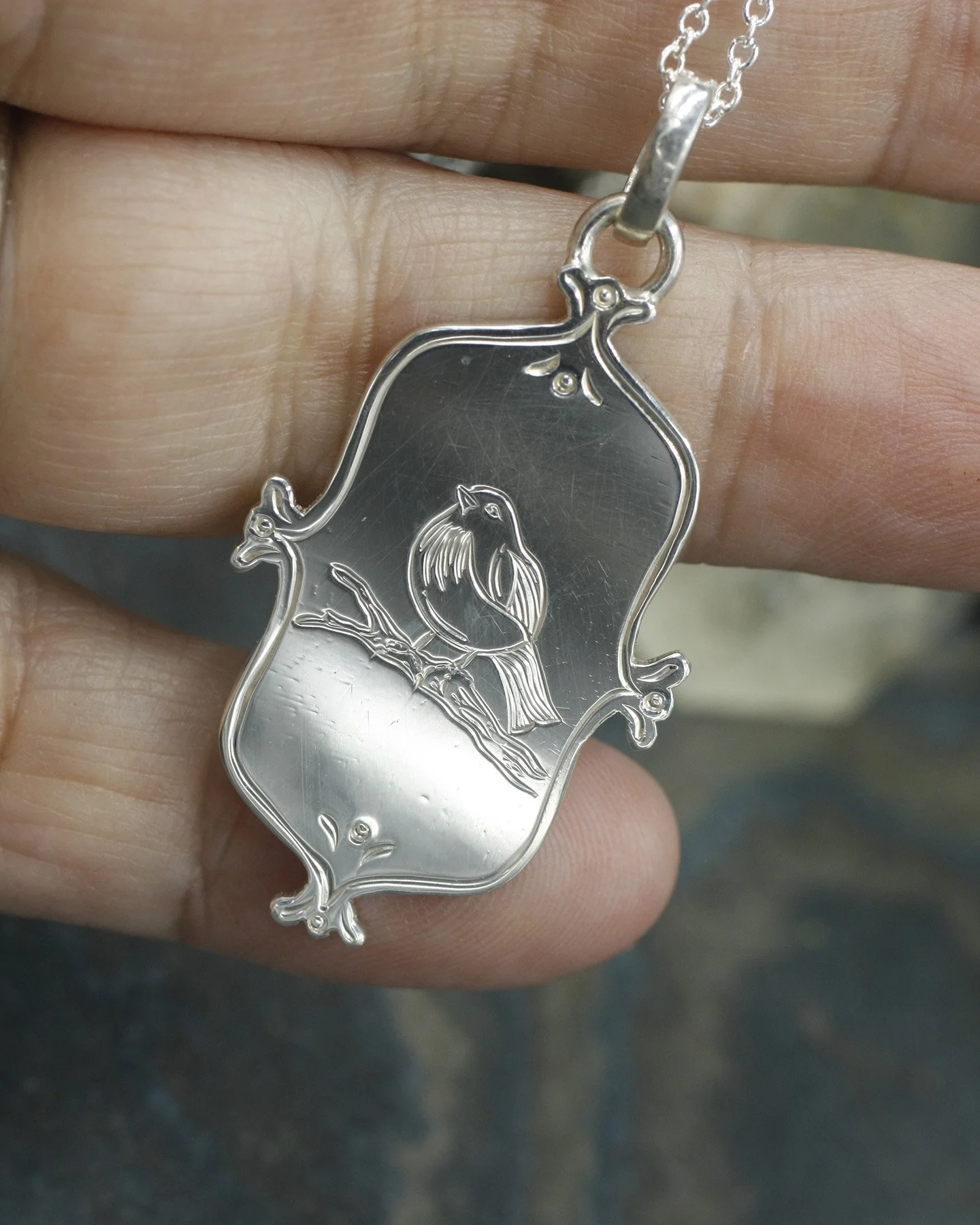 Gravée Fancy Frame Songbird on Branch Pendant 3.jpg