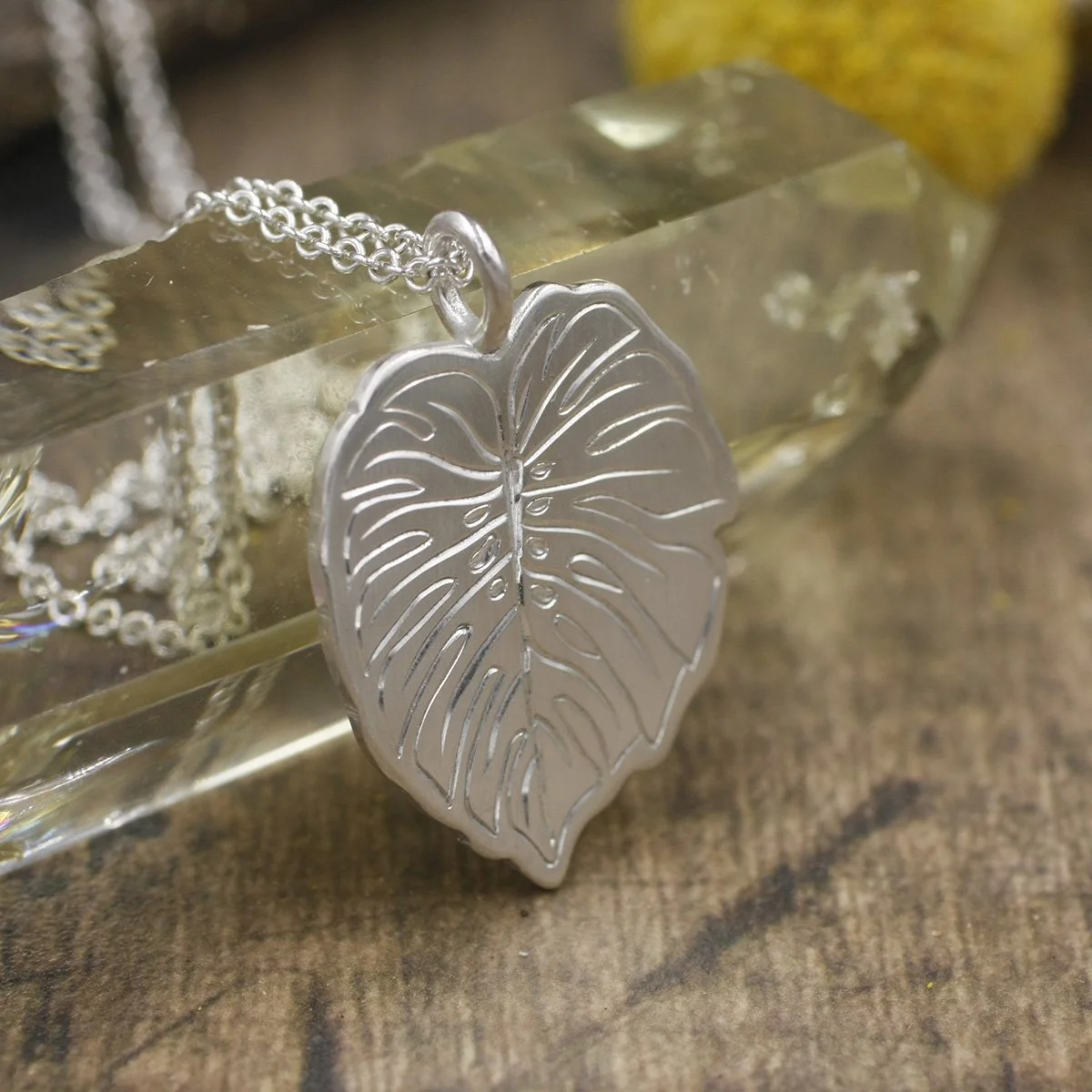 Gravée Monstera Leaf Large Pendant 5.jpg