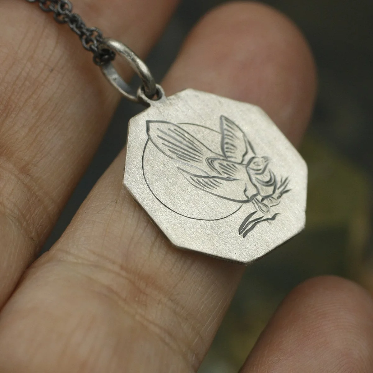 Gravée Octogon Linen Texture Nightingale Bird Pendant 6.jpg