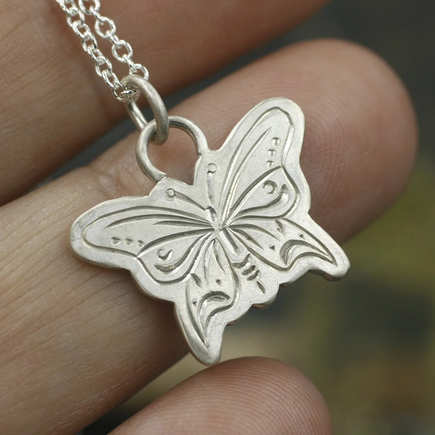 Gravée Mini Butterfly Crescent Moons Pendant 4.jpg