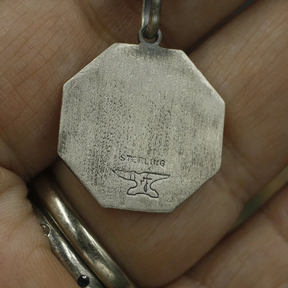 Gravée Octogon Linen Texture Nightingale Bird Pendant 5.jpg