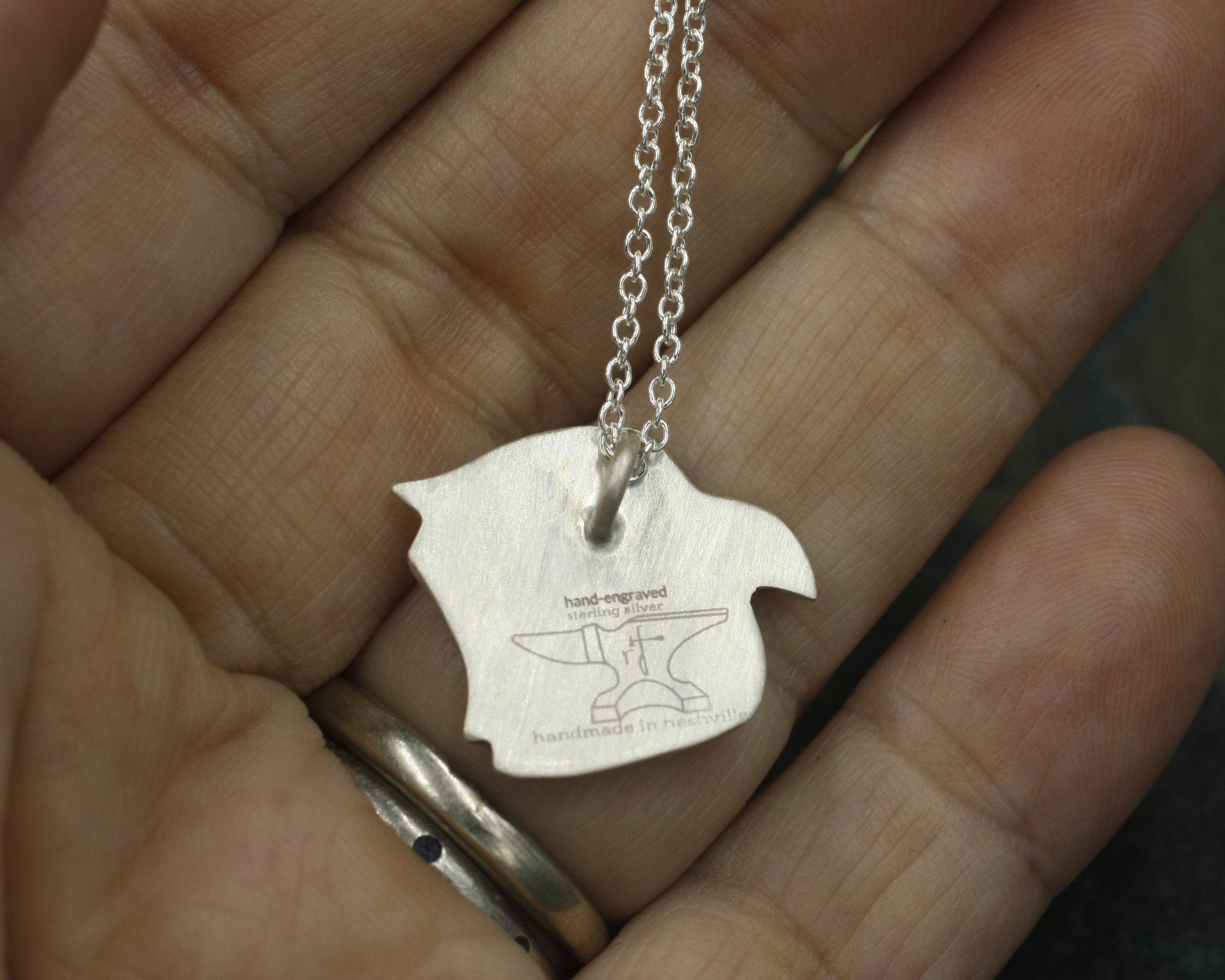 Gravée Folk Art Style Scoop Bird Mini Pendant 2.jpg