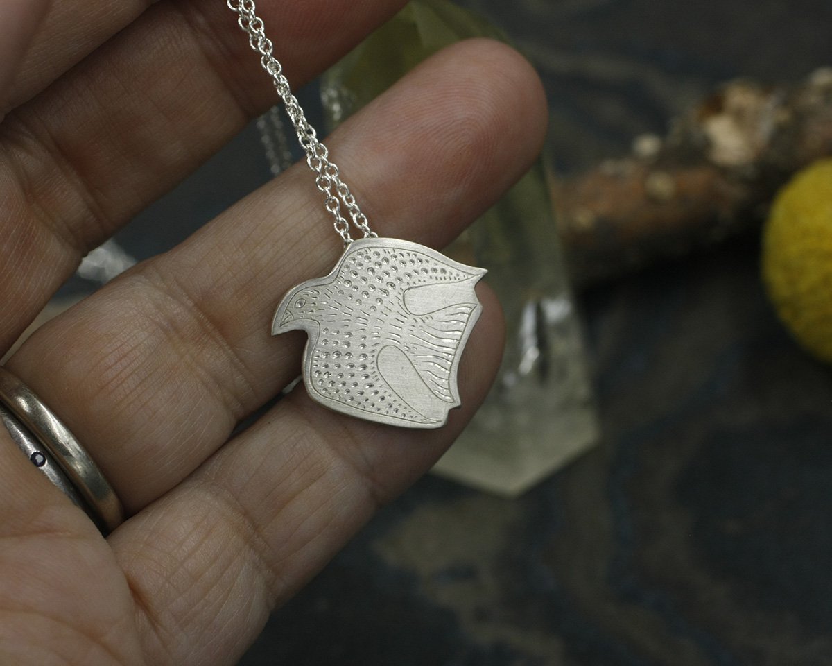 Gravée Folk Art Style Scoop Bird Mini Pendant 3.jpg