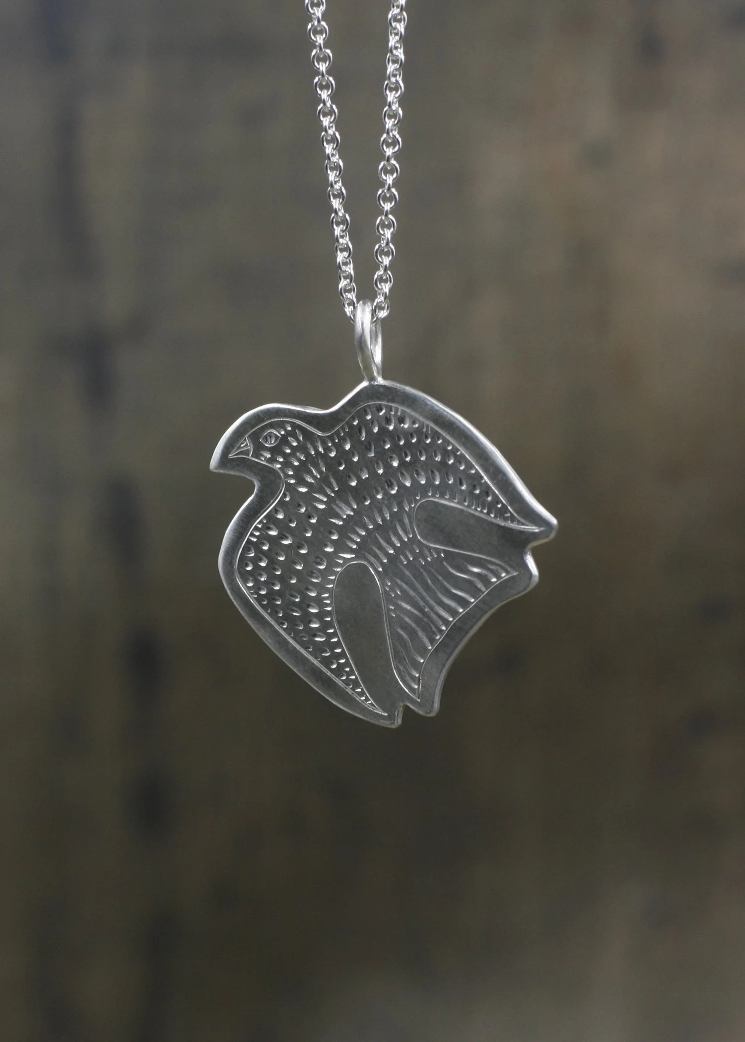 Gravée Folk Art Bird Scoop Feathers Pendant 3.jpg