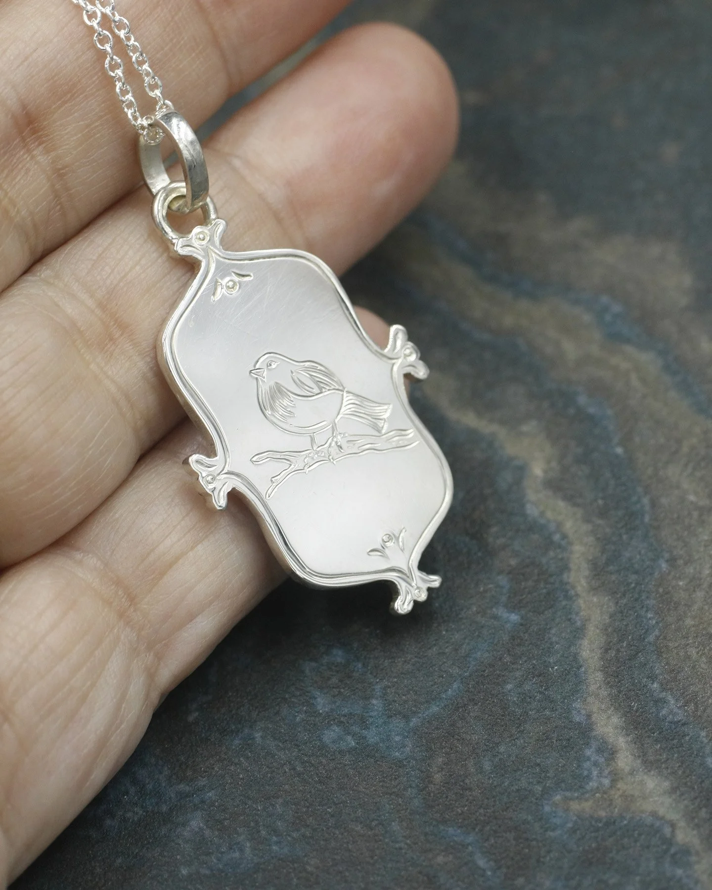 Gravée Fancy Frame Songbird on Branch Pendant 4.jpg