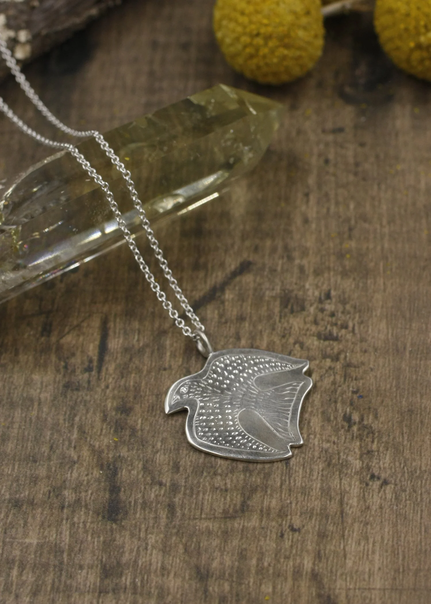 Gravée Folk Art Bird Scoop Feathers Pendant.jpg