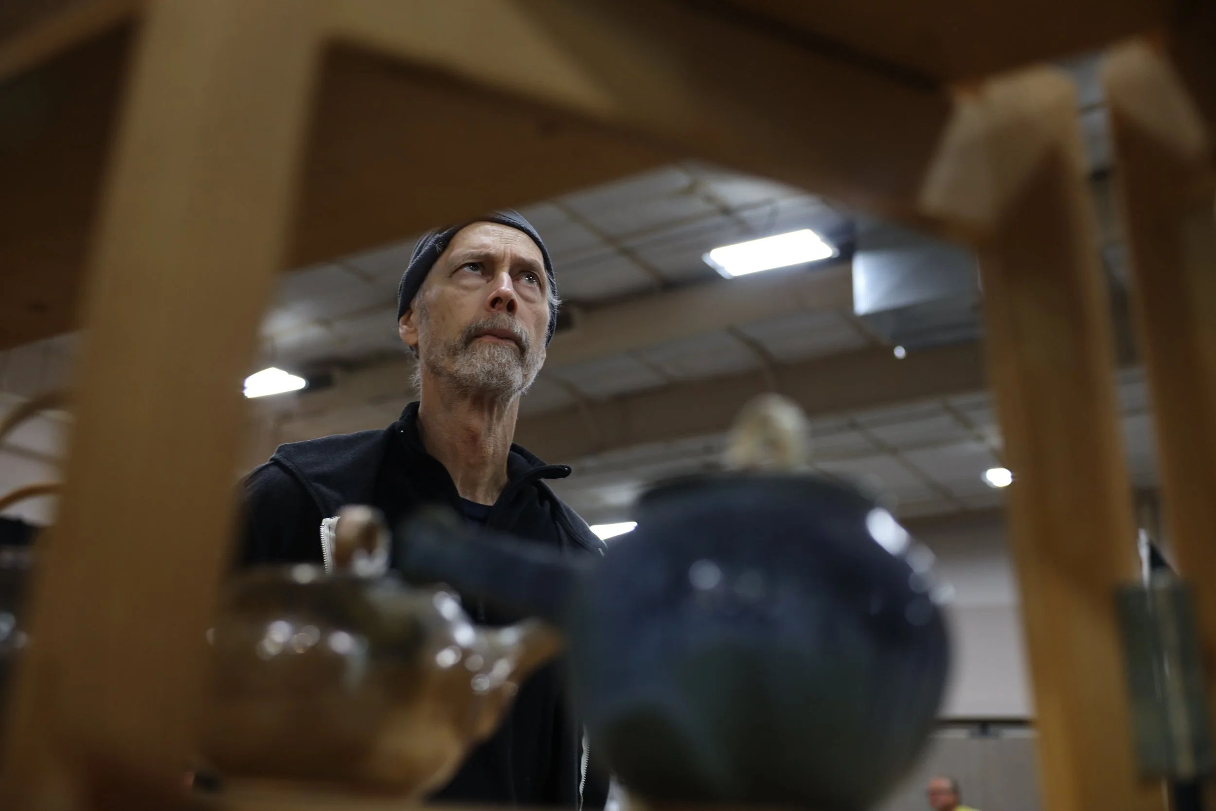 Zach Lee looks at pottery during Fall
Into Art on Sunday, Nov. 2, 2025, at
Wyndham Executive Center in Columbia.
Lee arrived at the expo with only an hour
and a half to spare and moved as quickly
as possible to see everything.