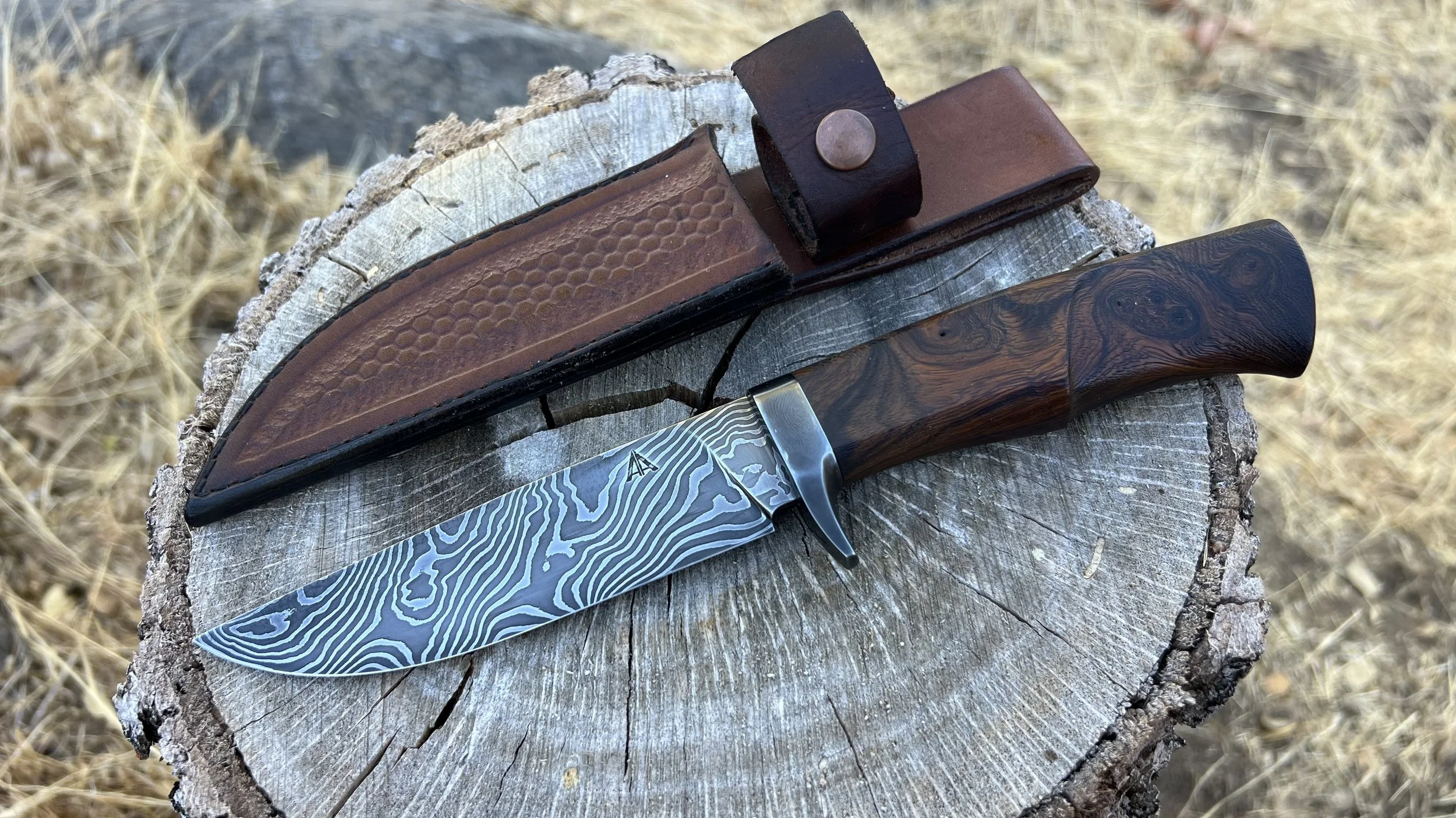 Twisted damascus hunting knife