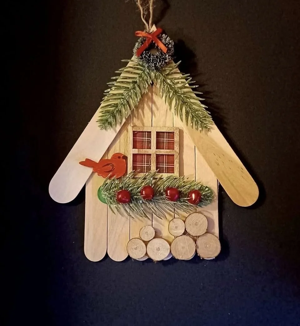 Taller: Casitas de madera colgantes