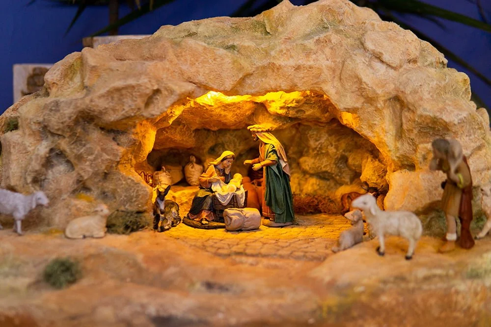 Exposición y venta de pesebres navideños por Mojemade