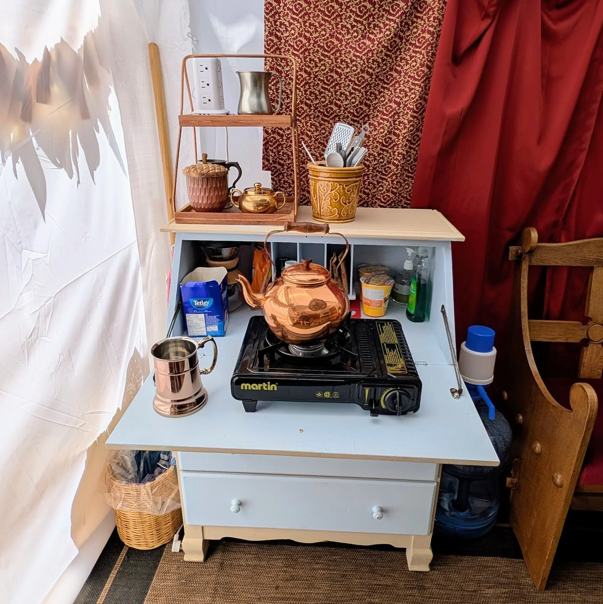 The Pavilion has a small fold out kitchenet table area and is supplied with basic cooking supplies and a gas burner for heating food and making tea/coffee.