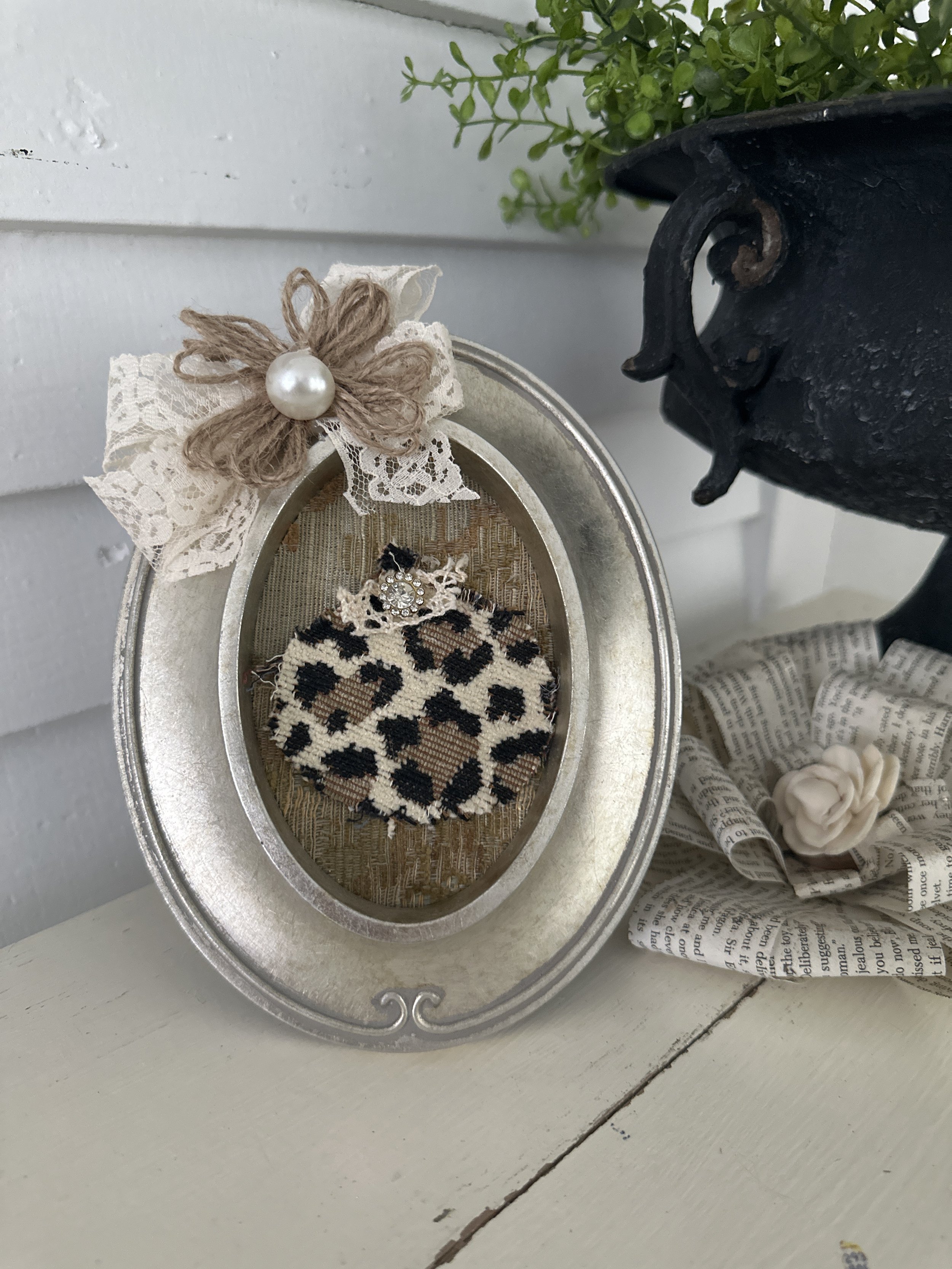 Decorative framed leopard pumpkin