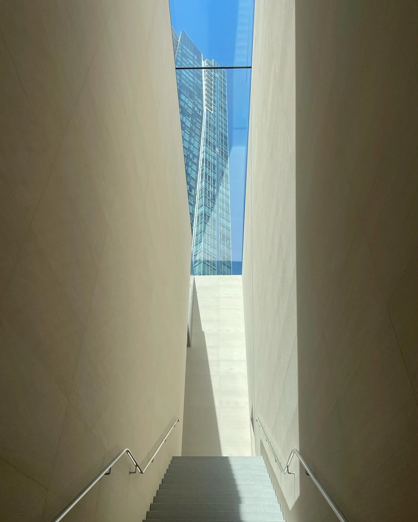 Sunny days in Vancouver 🎧🚃 #vancouver #yvr #fyp #travel #канада