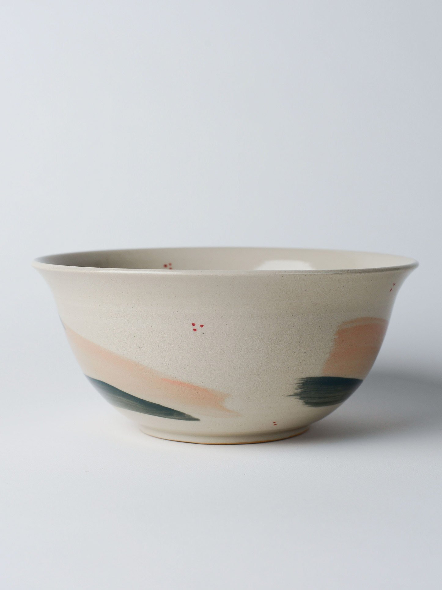 Udon-Schale mit grossen grünen Pinselstrichen – Rundansicht der handgezeichneten Pinselstrich-Illustration.