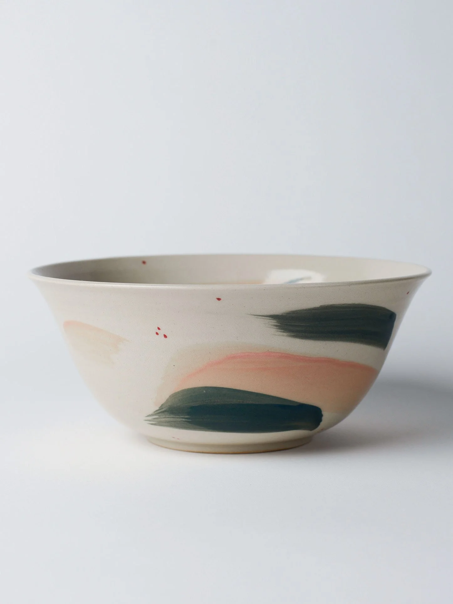 Udon-Schale mit grossen grünen Pinselstrichen – zusätzliche Ansicht der umlaufenden Illustration.