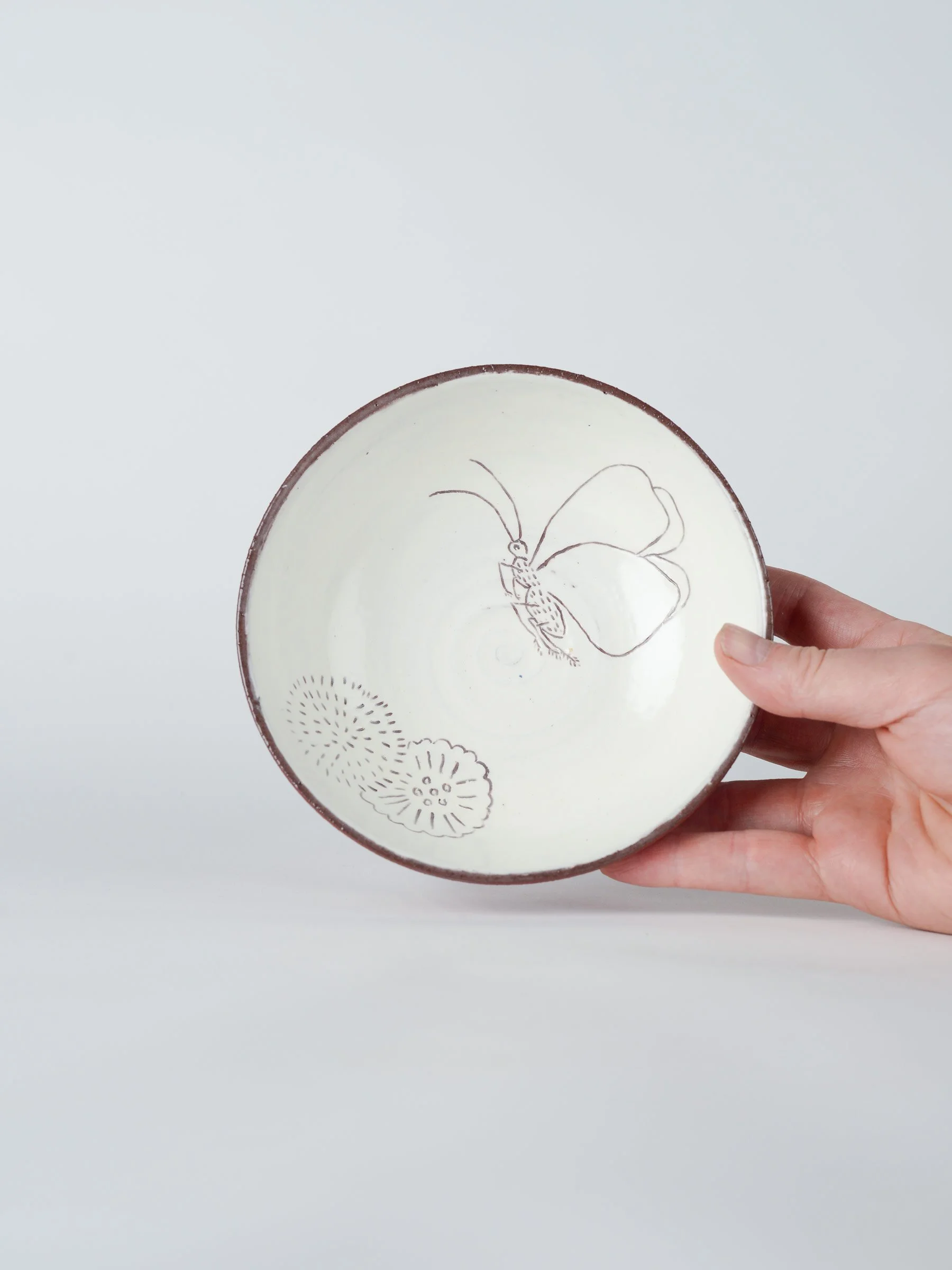 kleine-schale-roter-ton-engobe-schmetterling-atelier-kobo-01-02.jpg