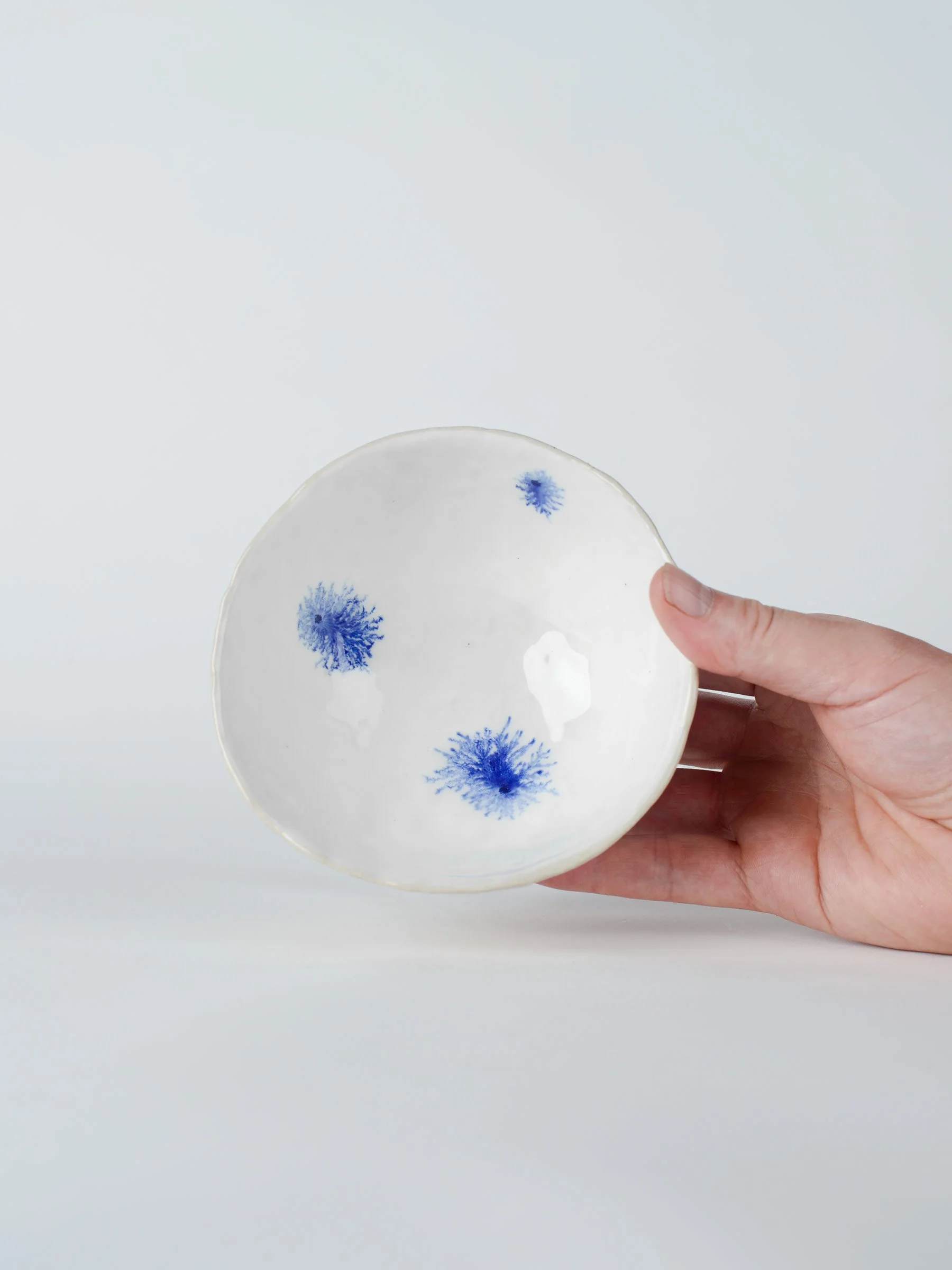 kleine-schale-handgepincht-blaue-zeichnung-atelier-kobo-03-02.jpg