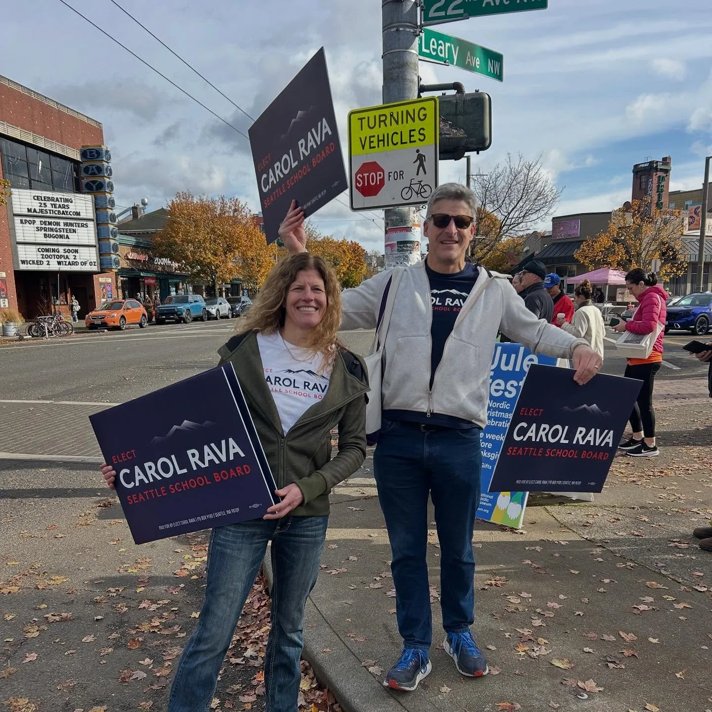 Enjoying this lovely Sunday at the farmers market and reminding folks to vote 🗳️ 🍎

Don&rsquo;t forget to drop your ballot in a drop box near you!! This is the safer option because with USPS, ballots mailed at the last minute might not be postmarke