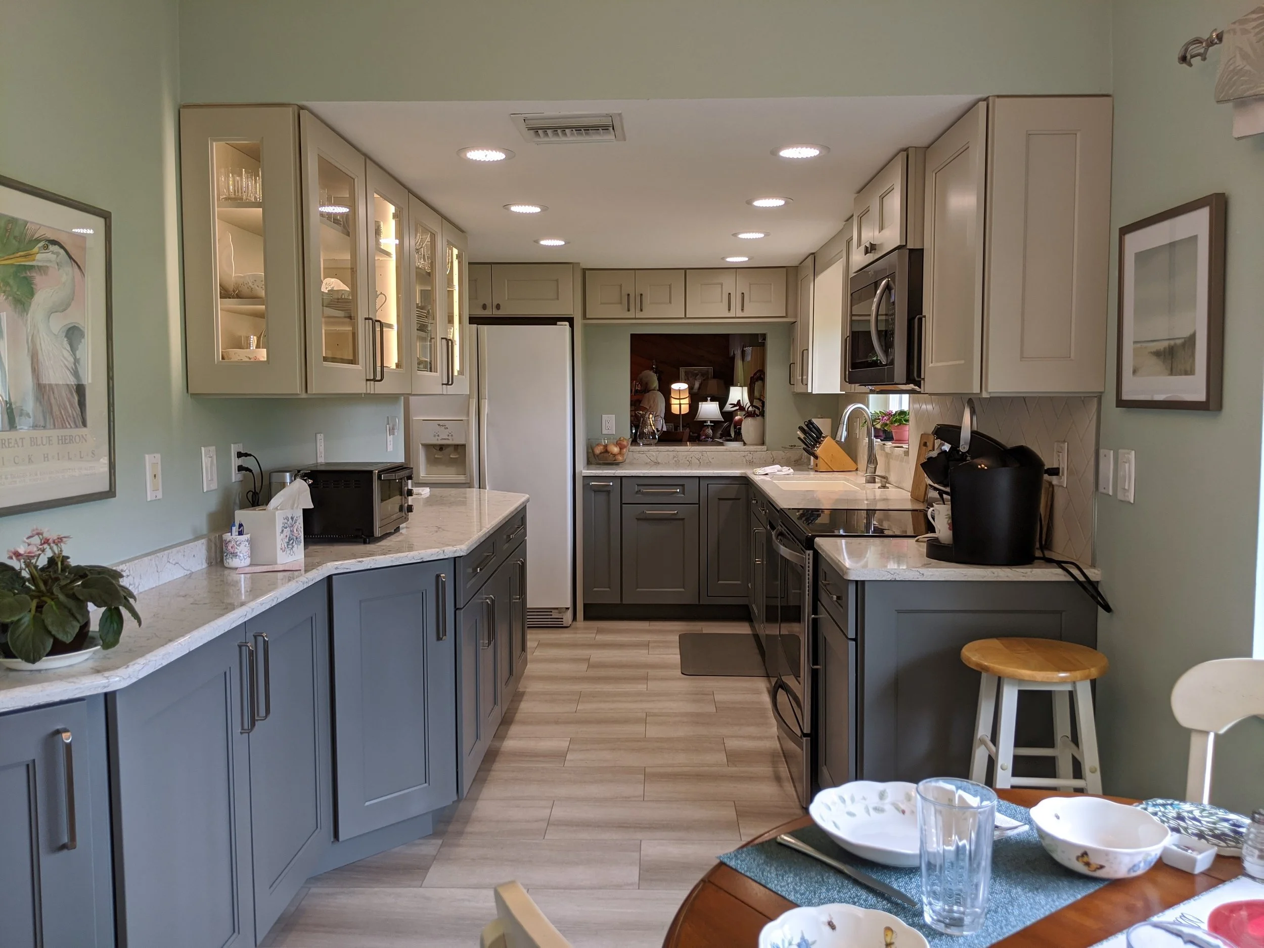 Simple Suntree Kitchen - Kitchen Remodel