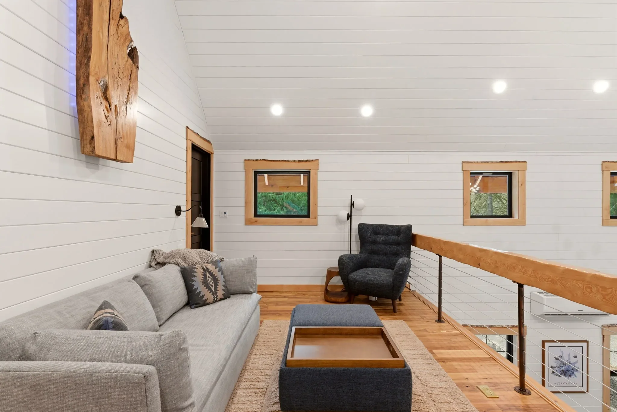Queen sleeper loft with cable railing and live-edge maple wall art at Fjellsangin cabin near Mount Rainier