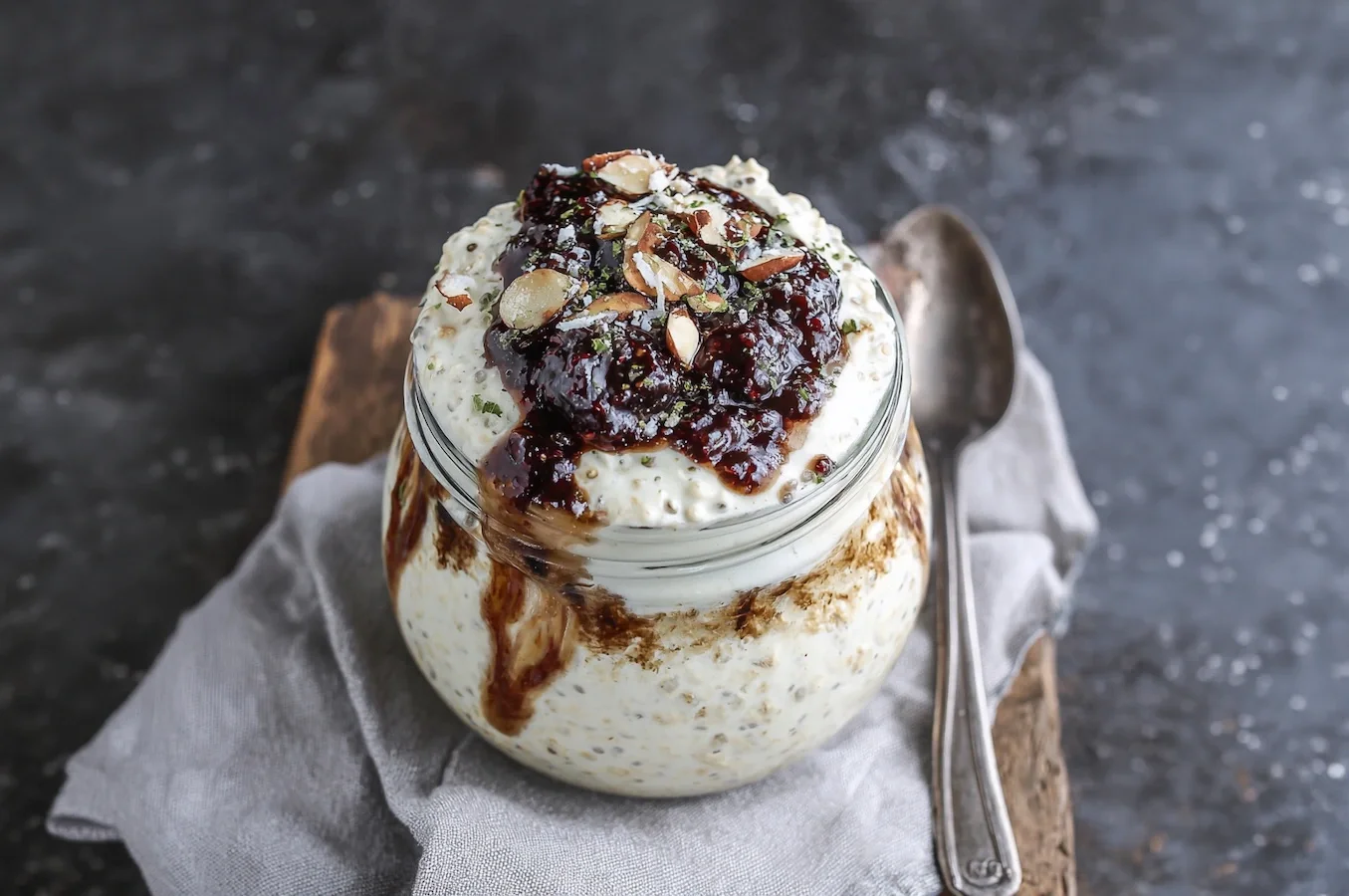 Alpenglow Oats overnight oats breakfast kit at Fjellsangin luxury cabin near Mount Rainier