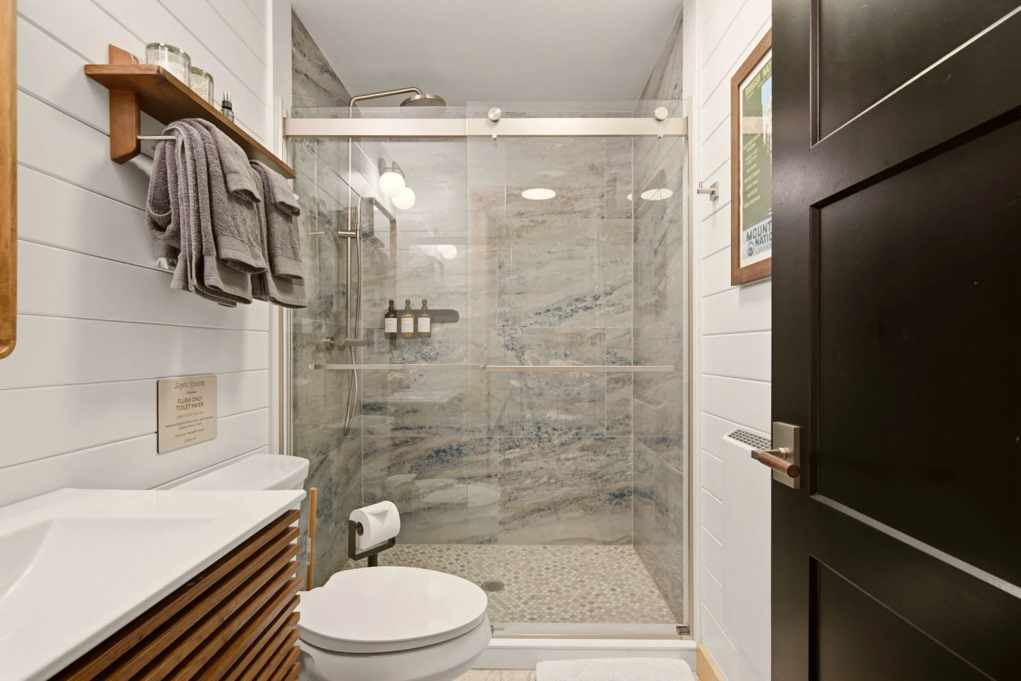 Walk-in stone-tile shower and toilet in Fjellsangin bathroom near Mount Rainier National Park
