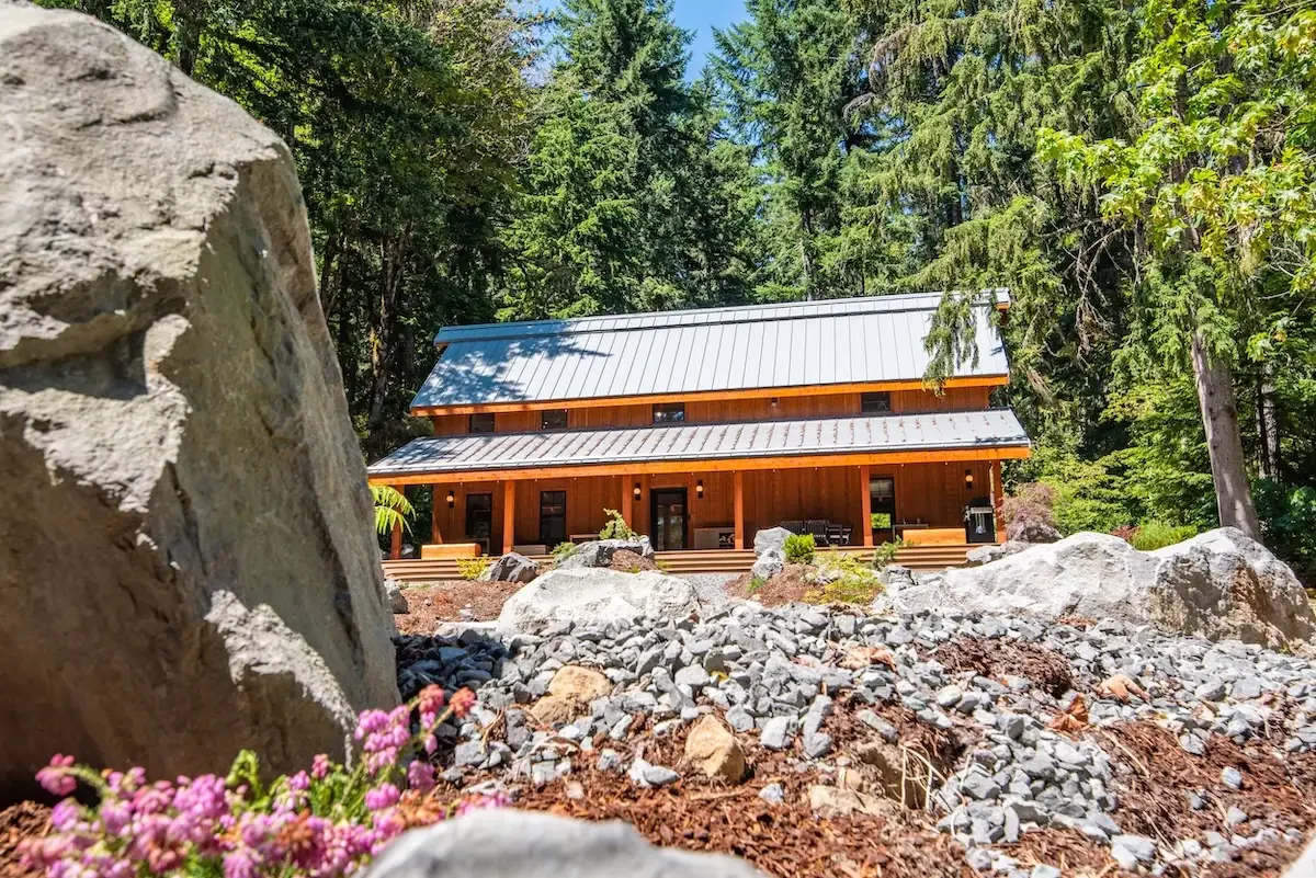 When Do Wildflowers Bloom at Mt. Rainier? A Late-Summer Guide From Ashford