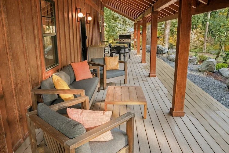 large-deck-mount-rainier-rental-cabin.jpeg