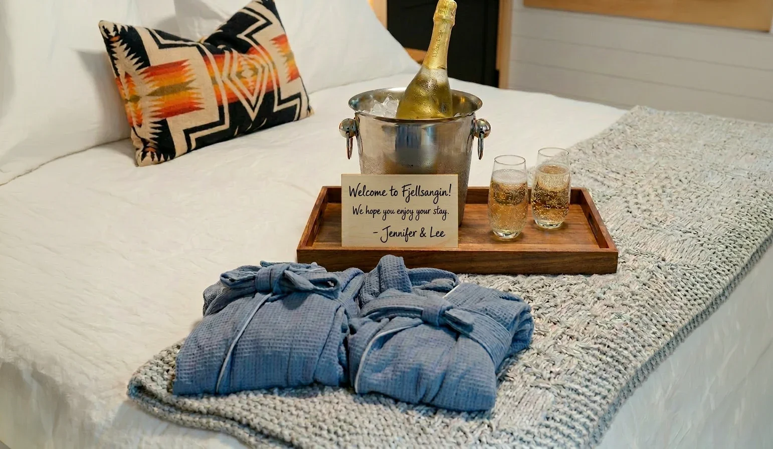 Fjellsangin Honeymoon Package for couples retreat near Mount Rainier in Ashford, Washington