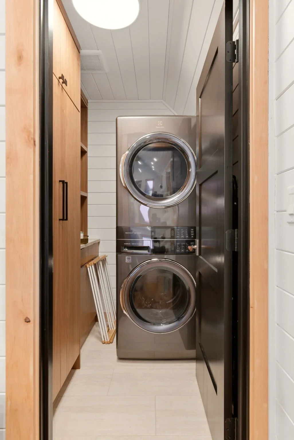 Stacked washer and dryer in laundry closet at Fjellsangin cabin