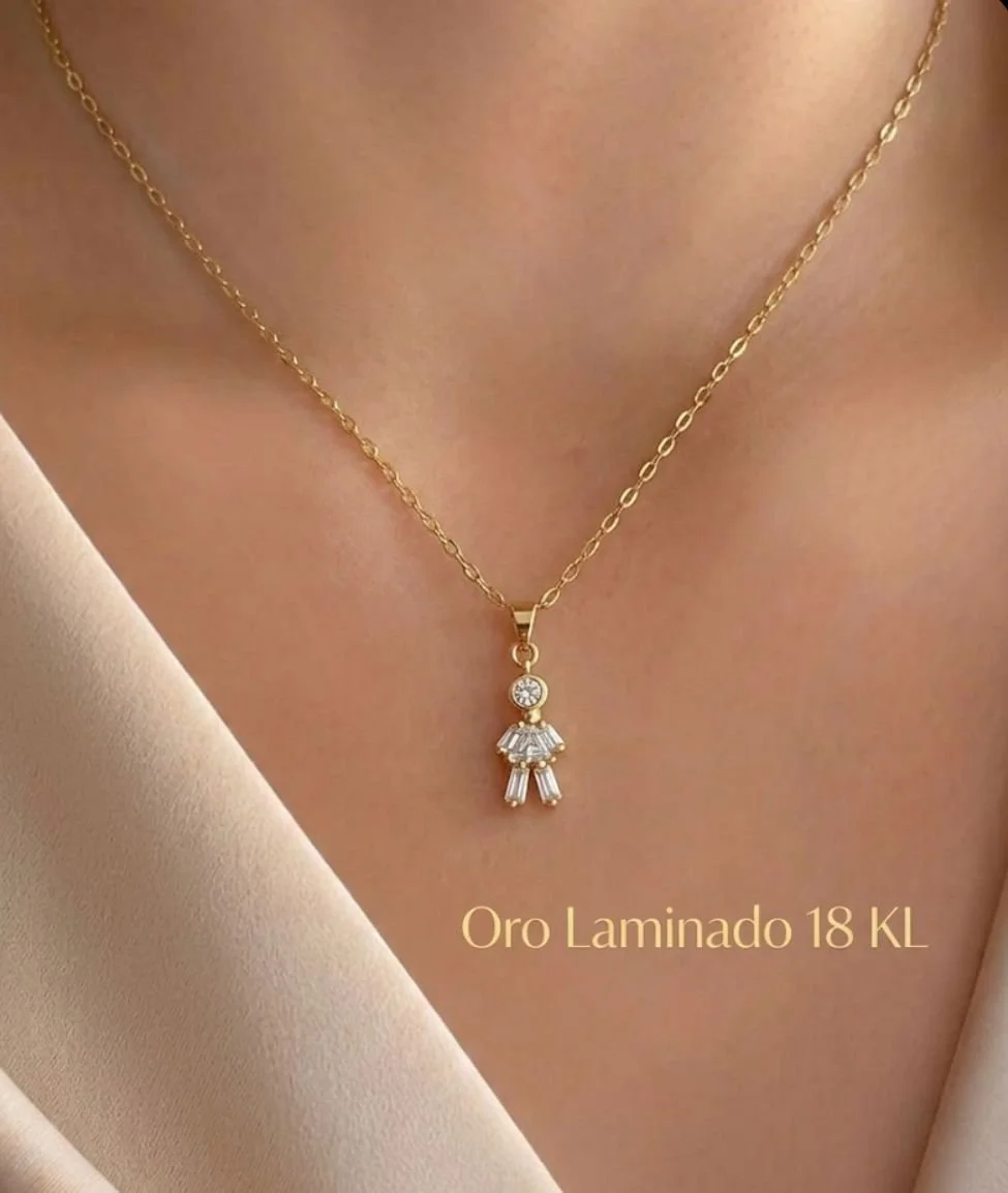 Dije Floral con Cristales Brillantes y Cadena Veneciana - Oro Laminado 18kl