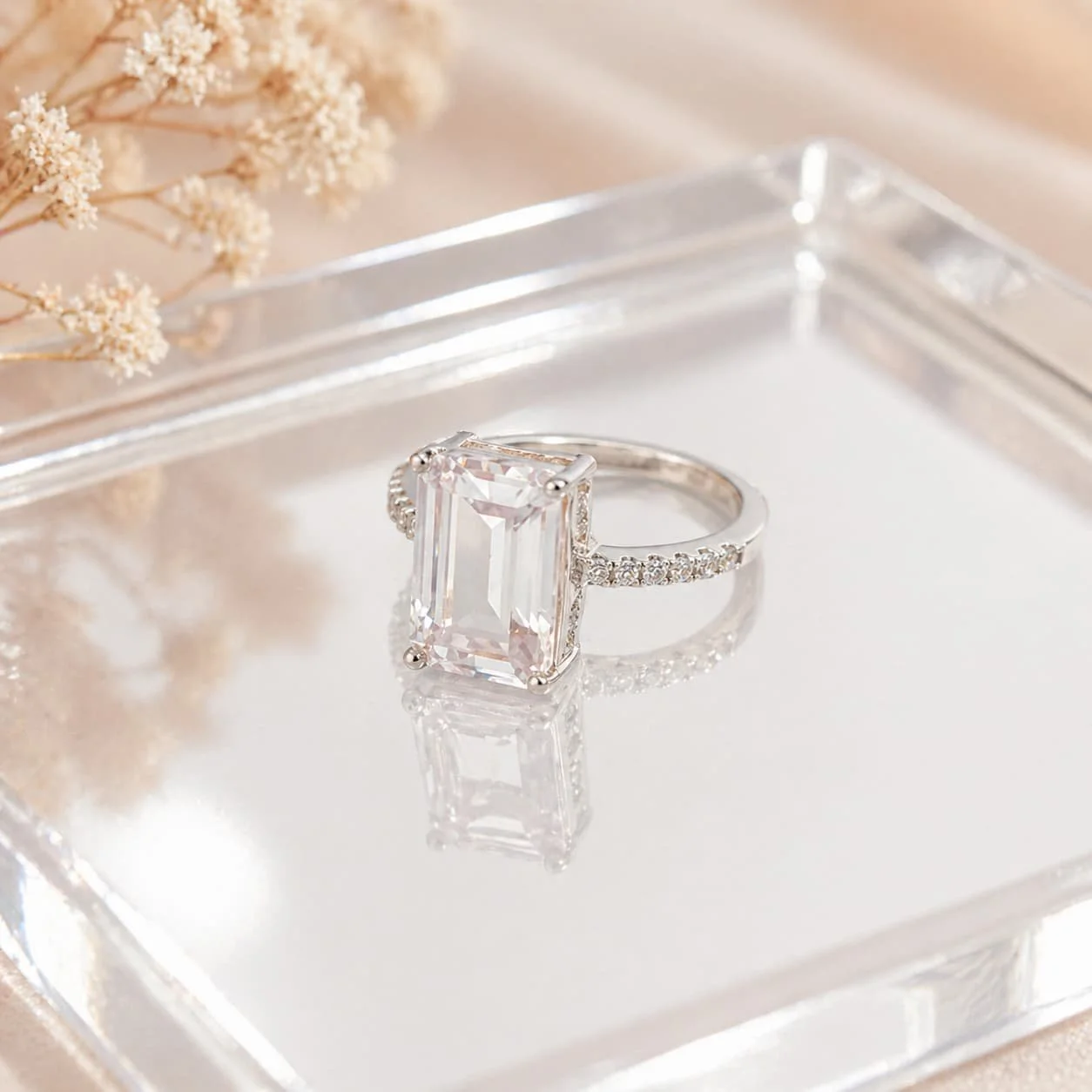Anillo en Plata de Ley con Circón Suizo Talla 7