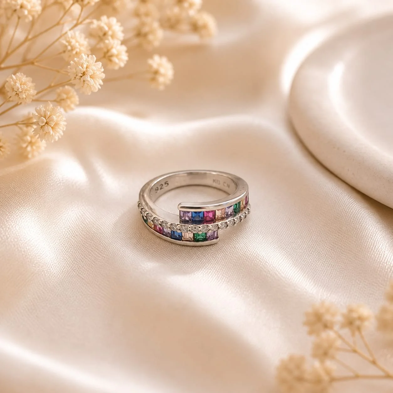 Anillo de Plata con Piedras de Colores