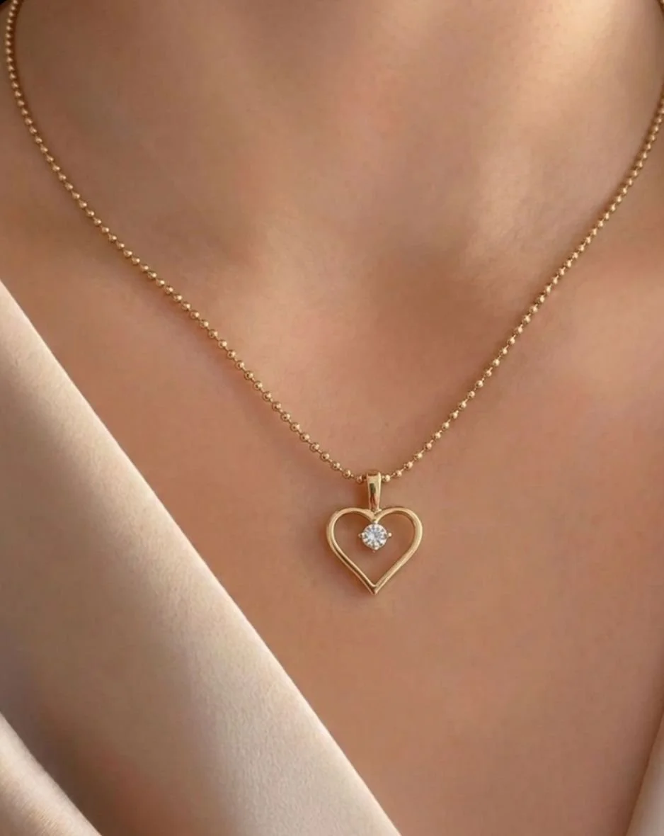 Dije Corazón con Piedra Roja y Cadena Fina - Oro Laminado 18kl