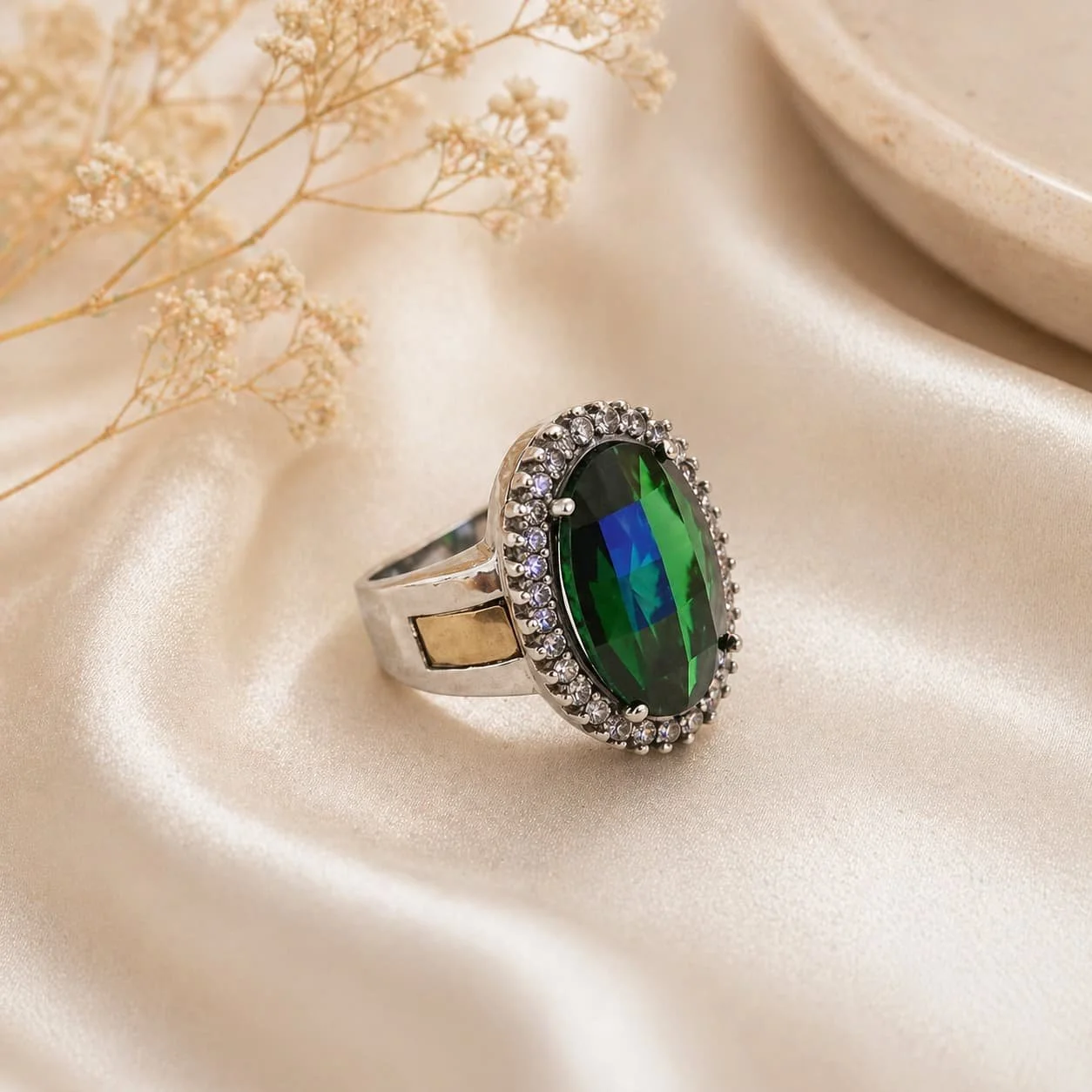 Anillo Deslumbrante de Plata y Oro con Piedra Multicolor