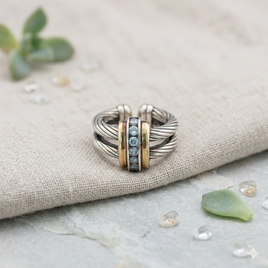 Anillo Elegante de Plata y Oro