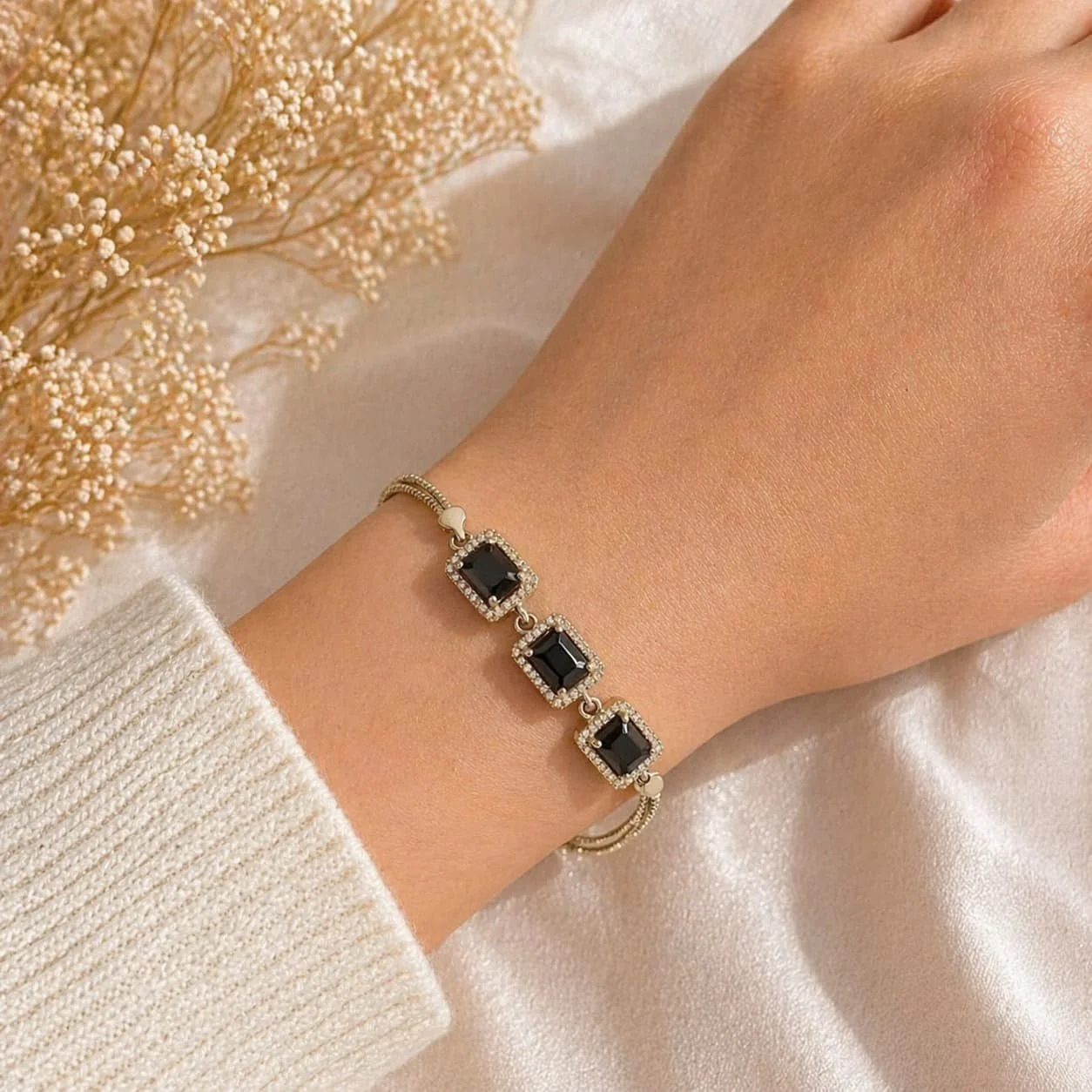 Pulsera Elegancia en Plata con Piedras Oscuras
