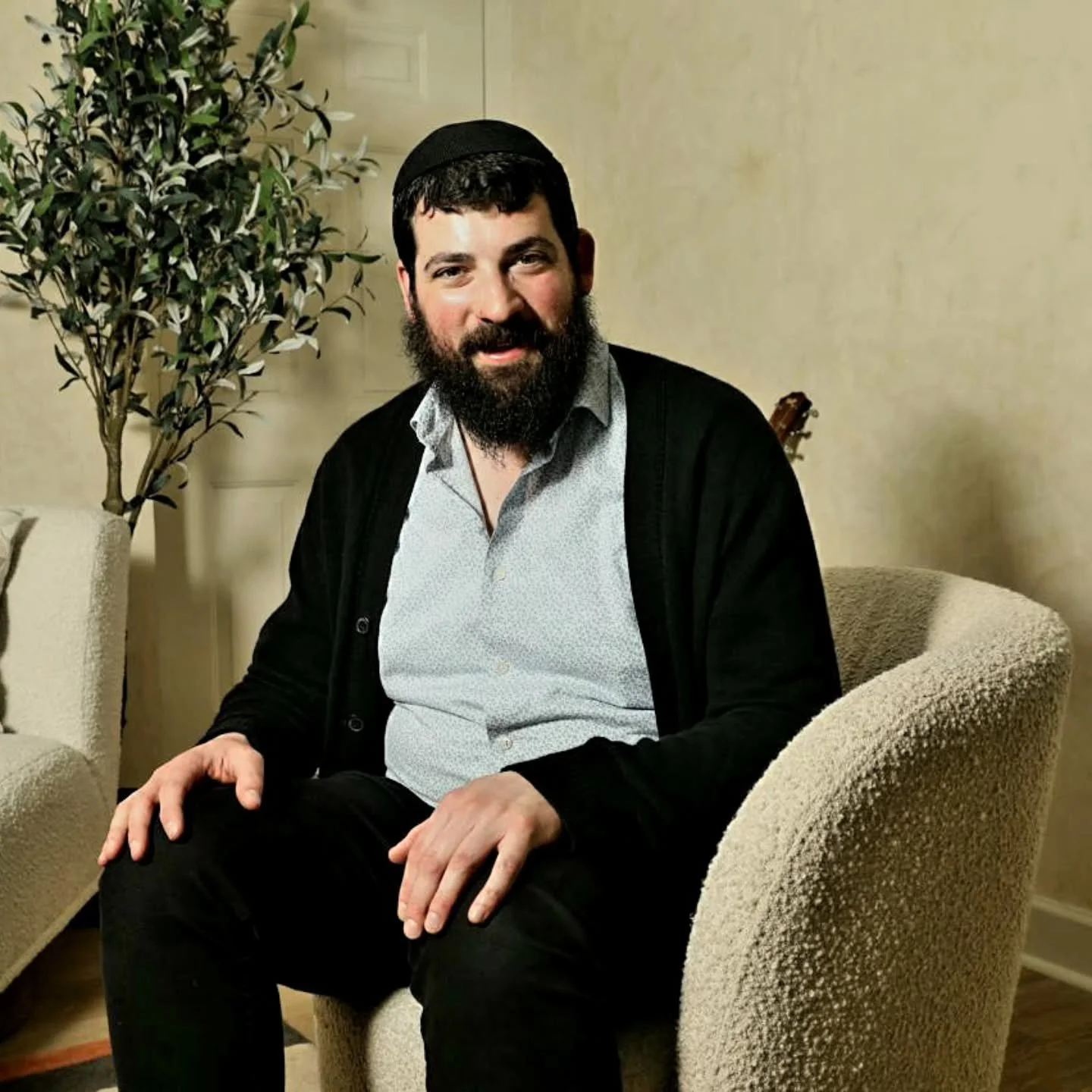 ​👋 Hey Everyone!

​Just wanted to pop in and give a quick re-intro to me and my practice!

​I'm Hudi and I've been doing this for over ten years now.

​I really enjoy working with people from all over NYC&mdash;it's such a cool mix of global flavors