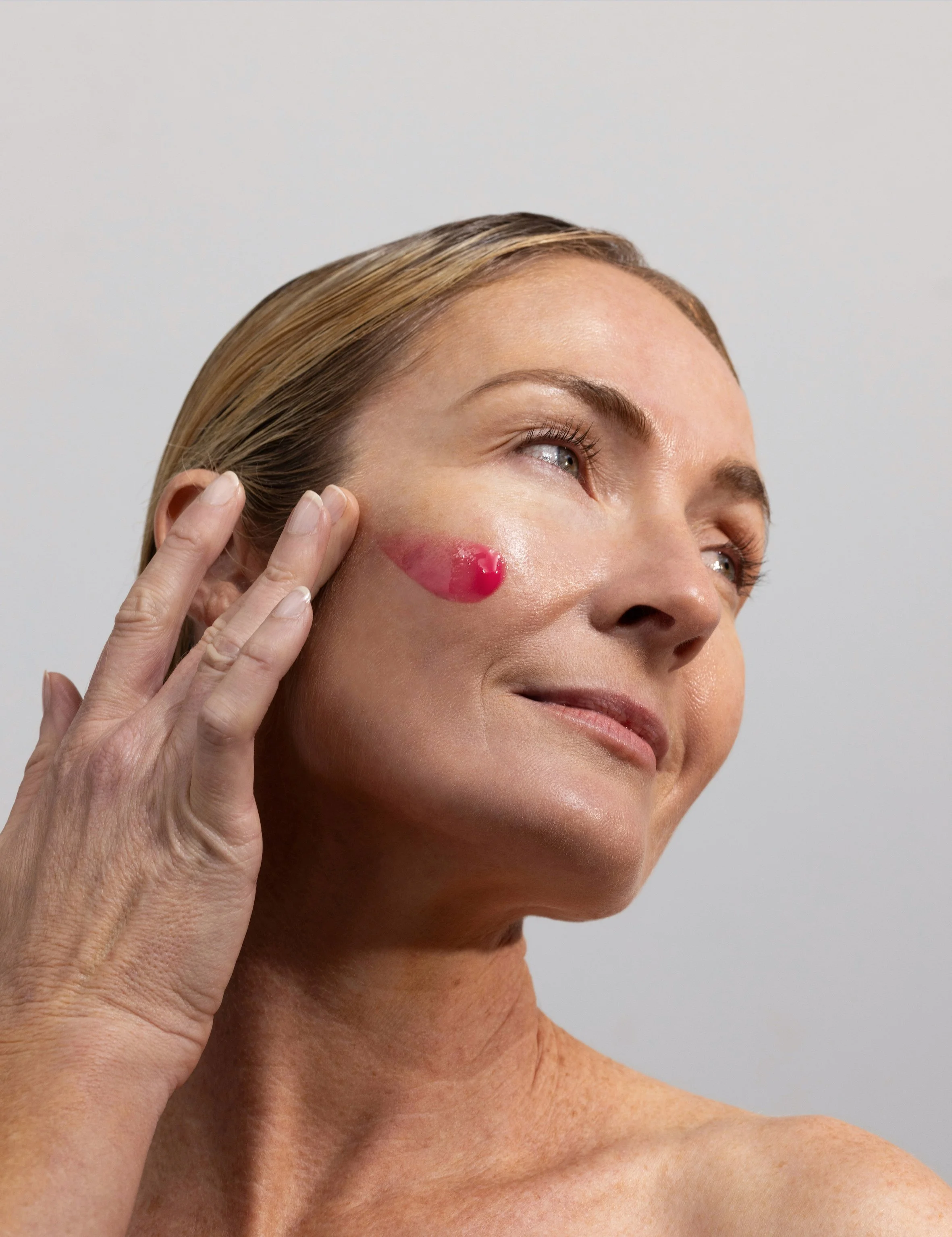 HyalaVive 30ml-8-Model Image_vLowRes.jpg