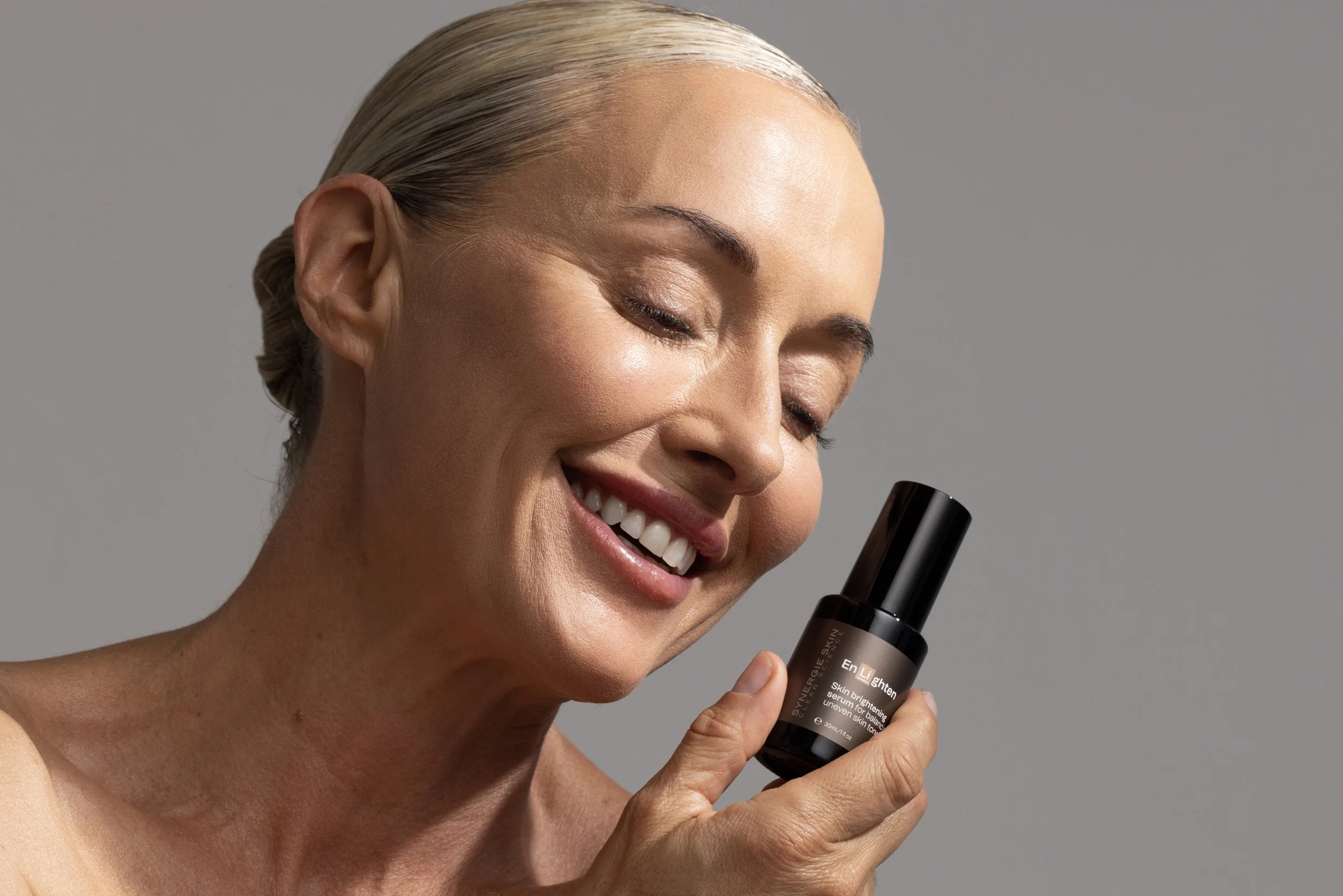 EnLighten 30ml-Model Image_vLowRes.jpg