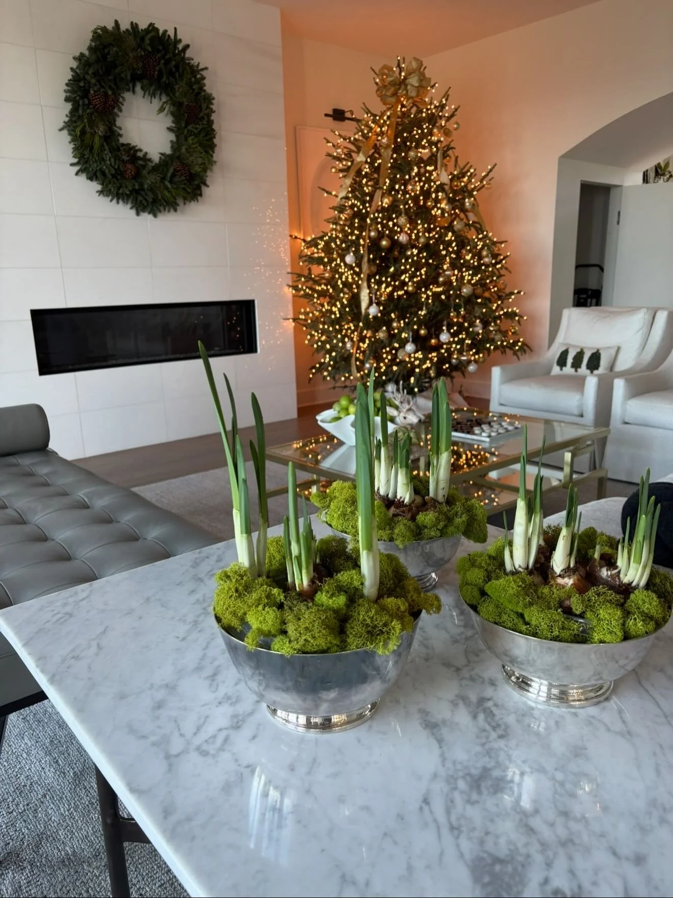 A little birthday, a lot of Christmas 🎄✨ Loved decking the halls at this friend&rsquo;s home with festive touches that feel celebratory now and magical all season long.