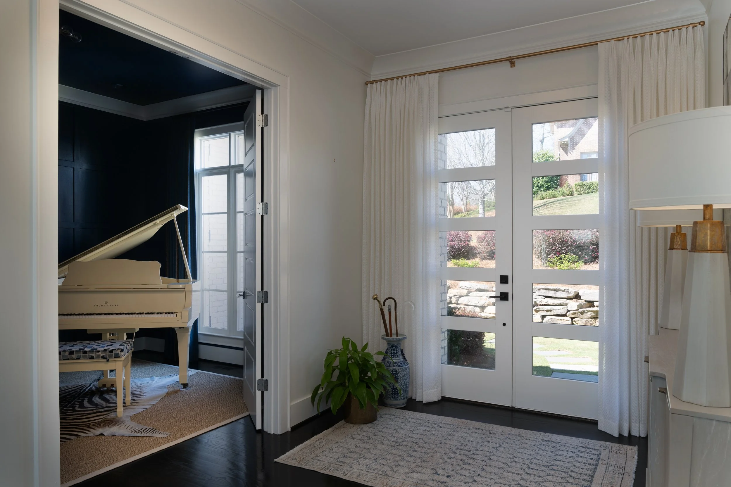 Rosemont_fuller_view_of_entrance_with_piano_room.jpg
