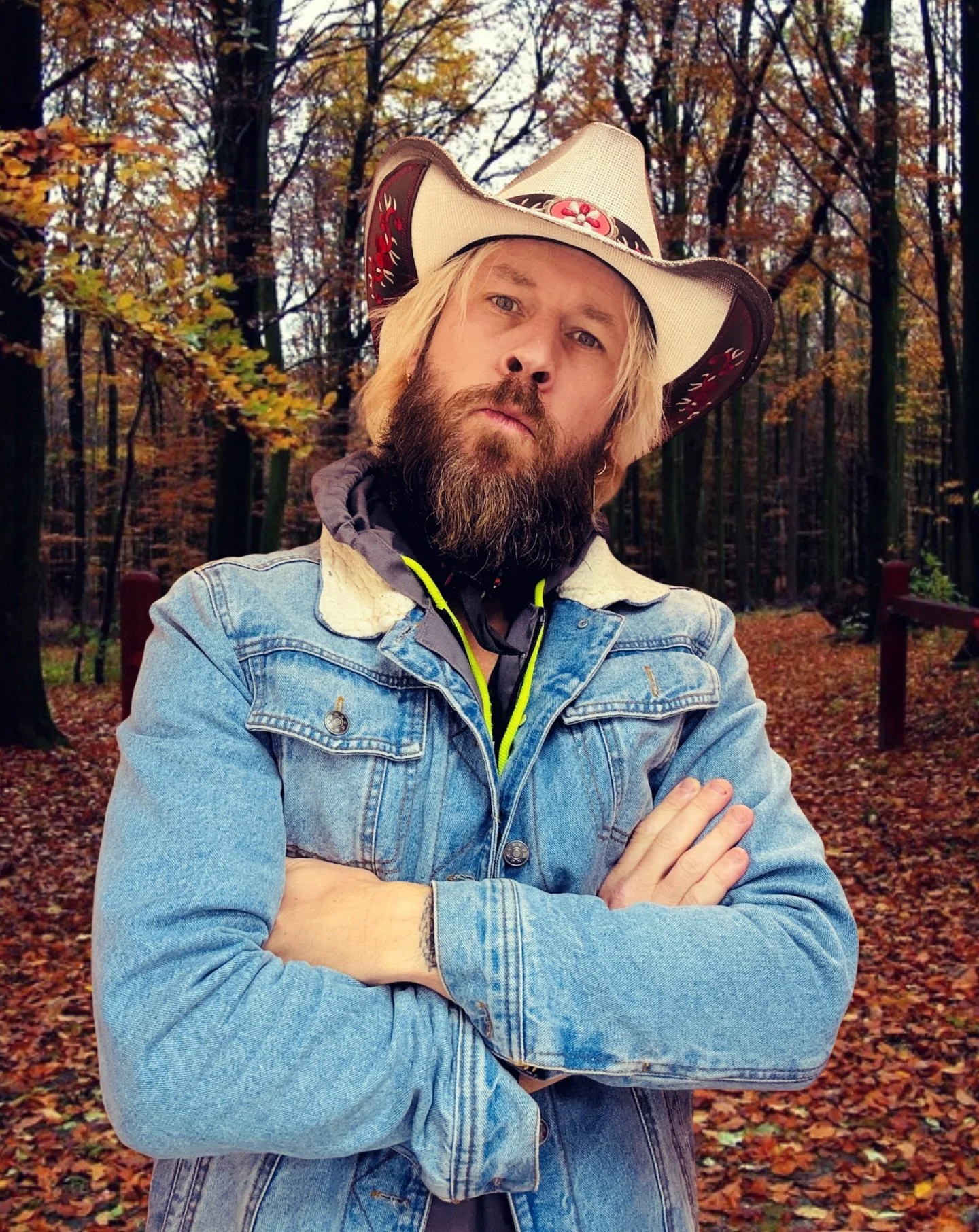 Sending you ❤️ from Bigfoot Country 👣 #snakethebigfoothunter #usa #bigfoot #sasquatch #yeti #windofchange #scorpions #badass