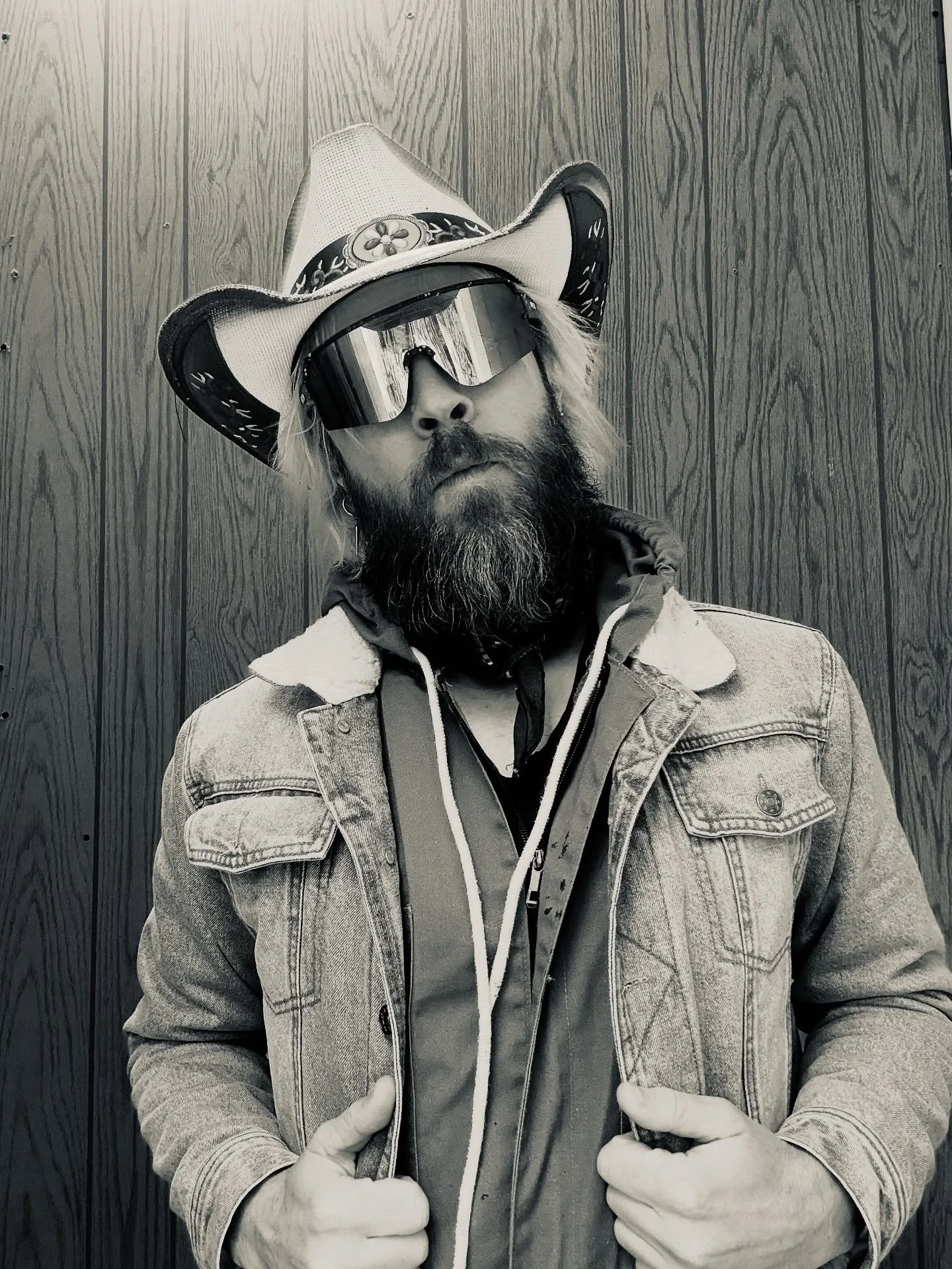 Check me out on the @alien_og_podcast - All the latest news from @bigfootsremains and @snake_the_bigfoot_hunter #bigfoot #news #podcast #snakethebigfoothunter #usa #cryptoaliens #angels #nephlum #crypto #alien